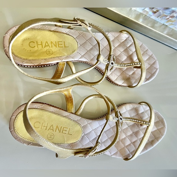 Authentic CHANEL  Low Heel Leather  Sandals, Gold  size 40.5 Rhinestones - Picture 8 of 14